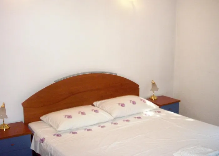 With A Parking Space - 4268